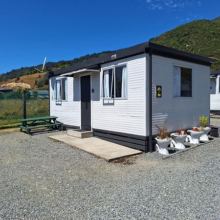 Picton'S Waikawa Bay Holiday Park Hotel Exterior photo