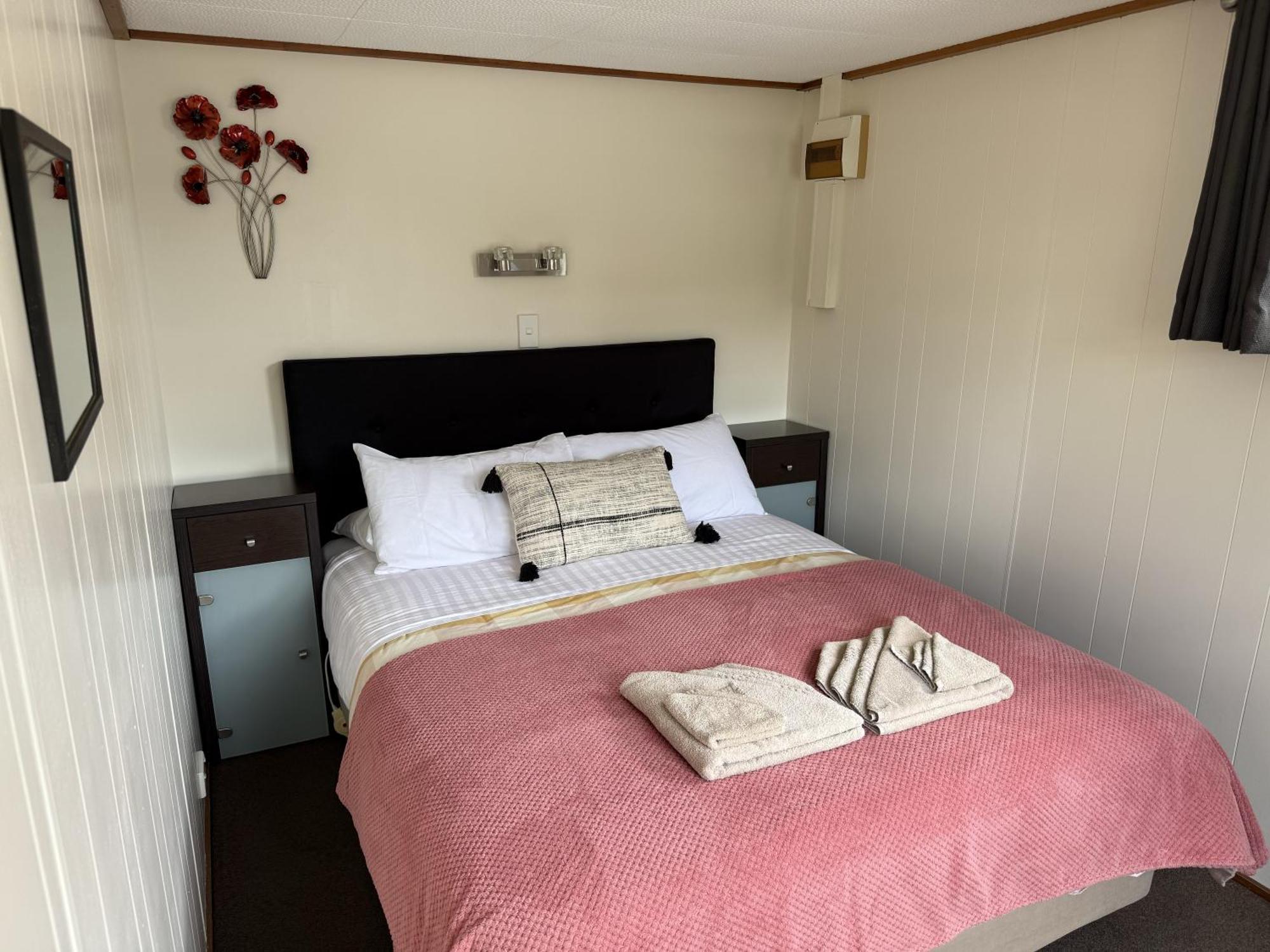 Picton'S Waikawa Bay Holiday Park Exterior photo