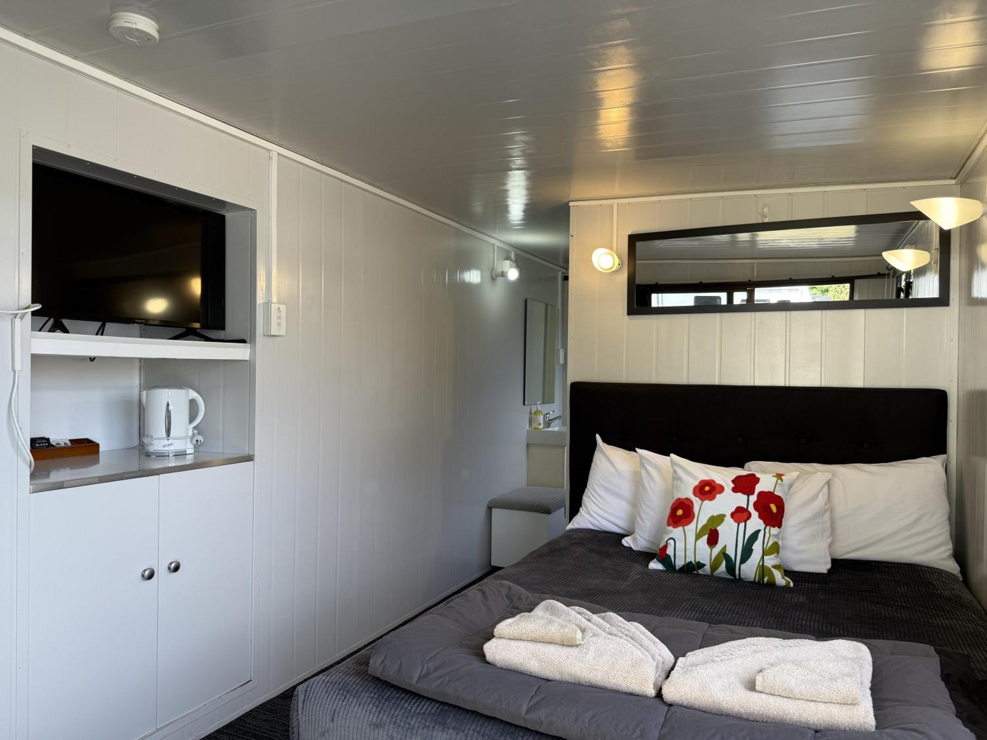 Picton'S Waikawa Bay Holiday Park Exterior photo
